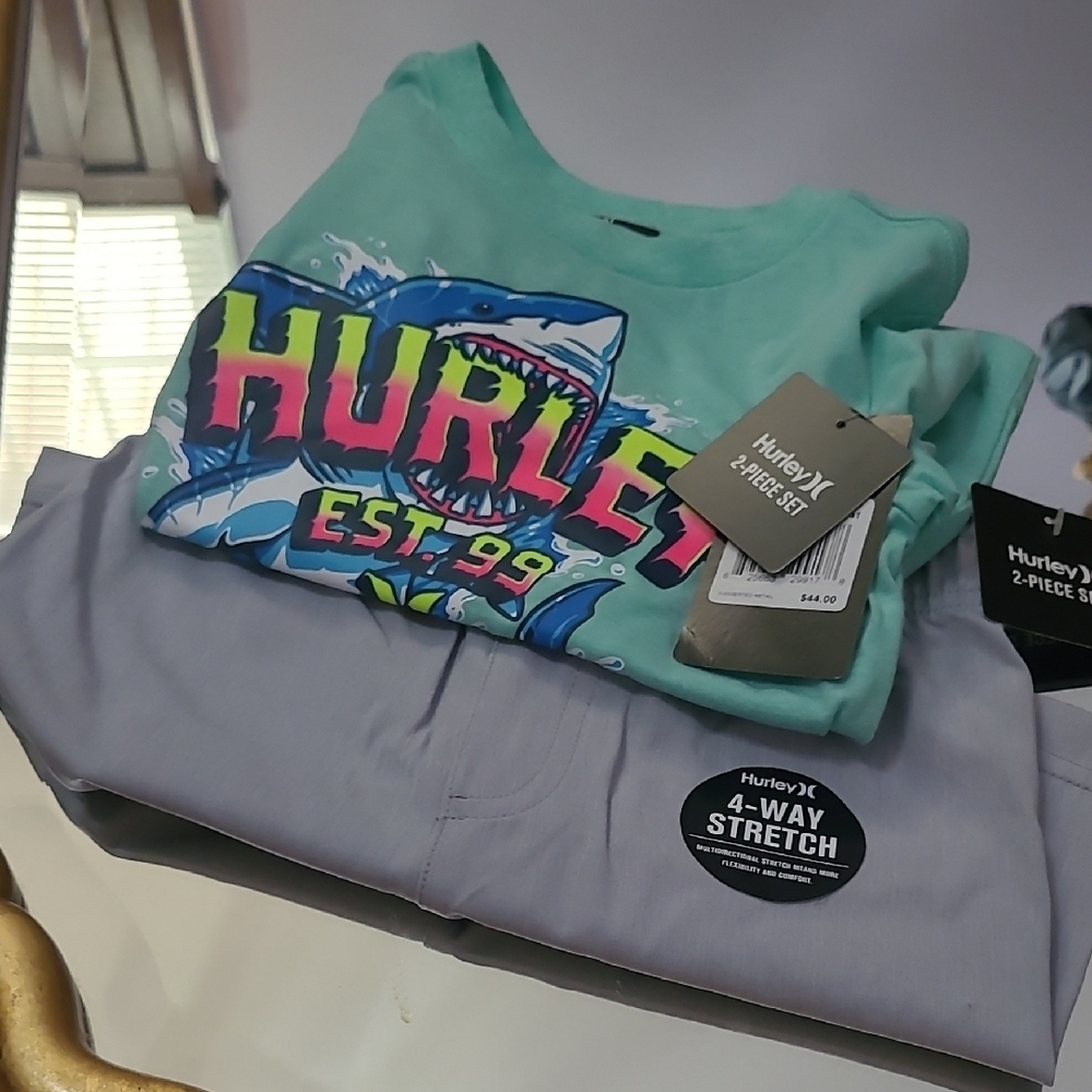 Hurley Green Short Sleeve Tee Vibrant Graphic - Picture 1 of 4